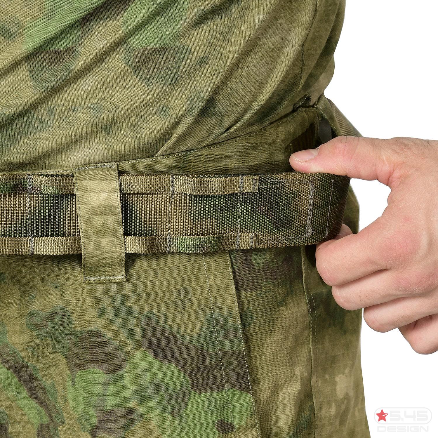 Six belt loops on the waist are compatible with the belt of any size